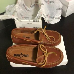 Leather Minnetonka chestnut boy moccasins